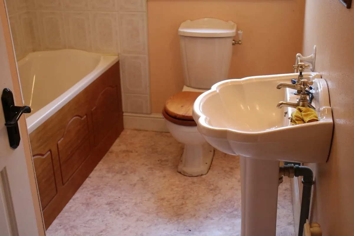 Bathroom Set - Image 1