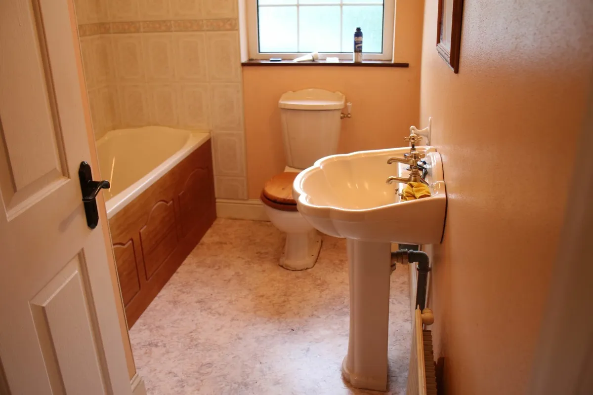 Bathroom Set - Image 2
