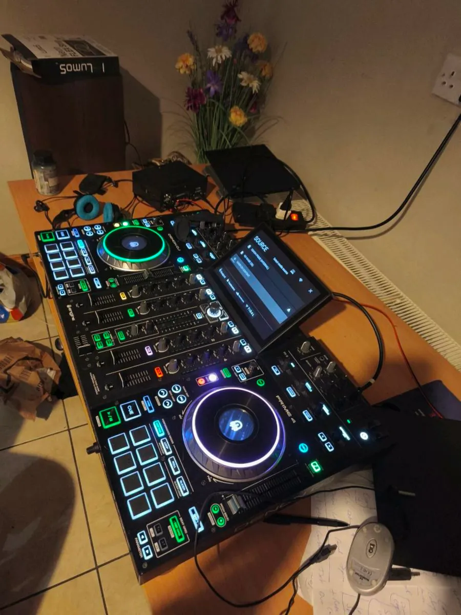 Denon prime 4 with magma flughtcase mint like new - Image 1