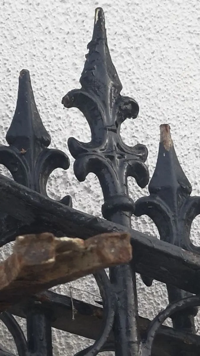 " Cross Avenue Entrance Wrought Iron Gates - Image 1