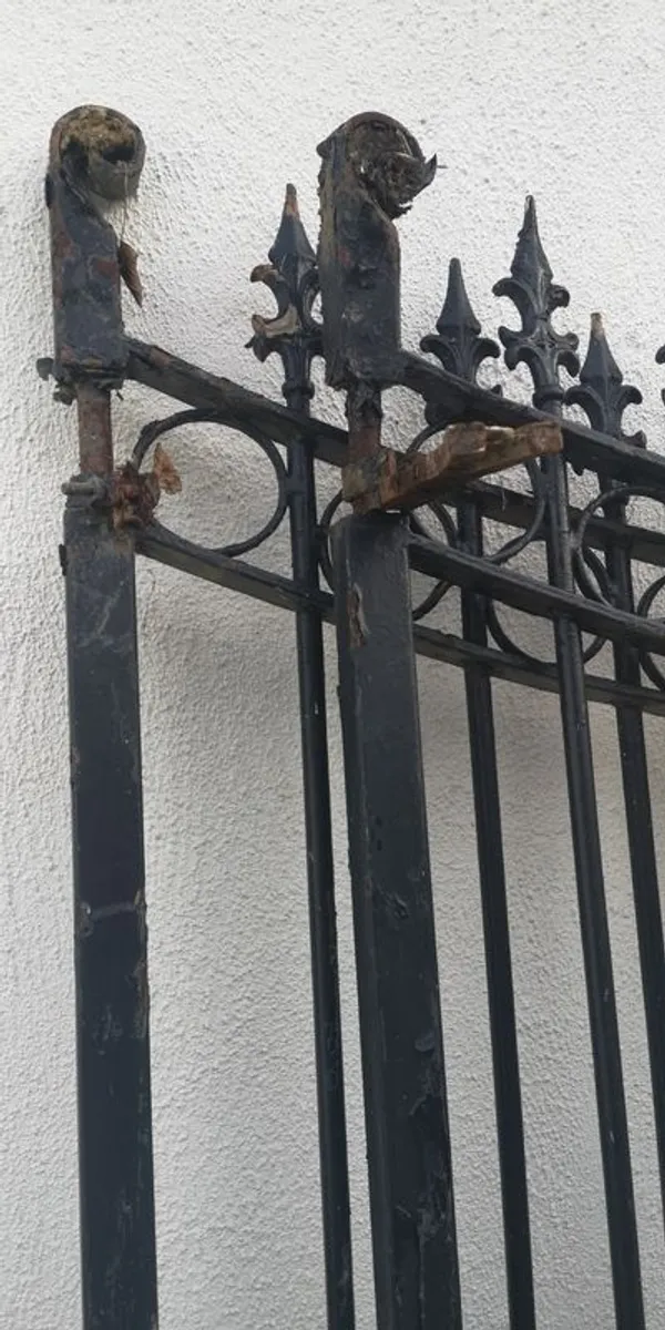 " Cross Avenue Entrance Wrought Iron Gates - Image 3