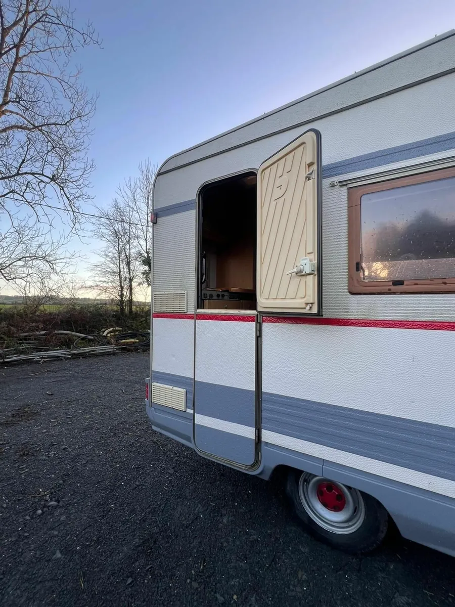 Campervan Ducatto dethleffs Globetrotter - Image 4