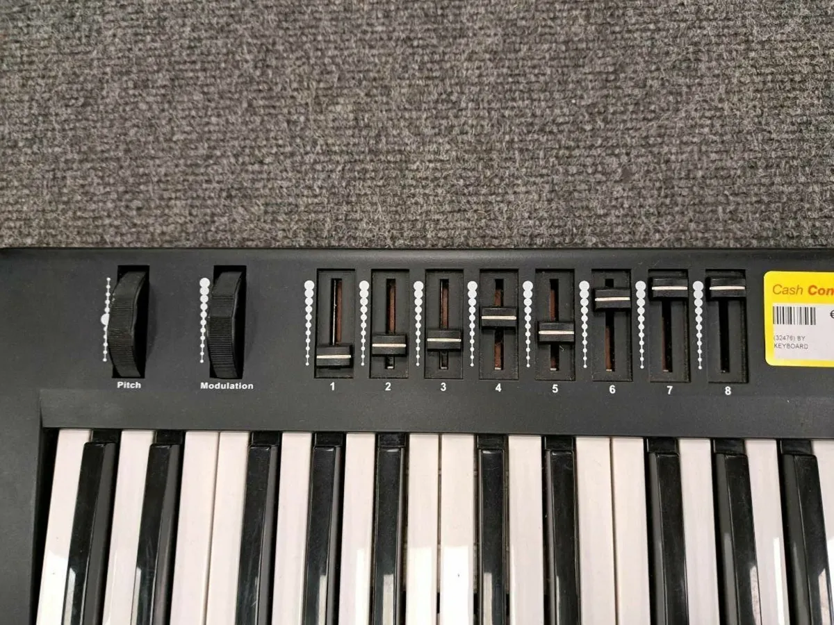 MidiTech i2-Control 61 Pro Keyboard - Image 3