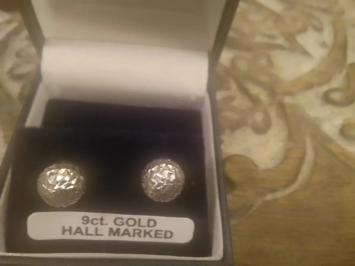 9ct white gold diamond cut ball stud earrings new - Image 1