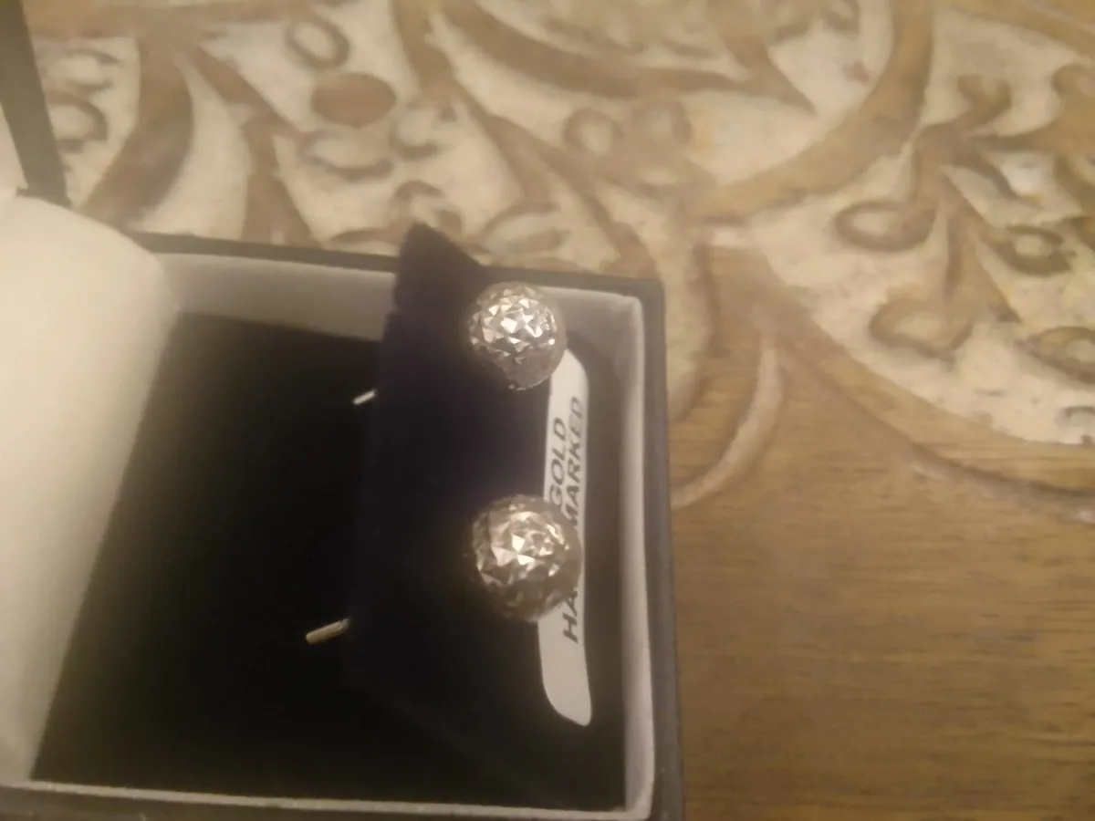 9ct white gold diamond cut ball stud earrings new - Image 2