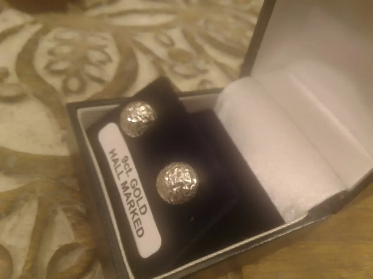 9ct white gold diamond cut ball stud earrings new - Image 3