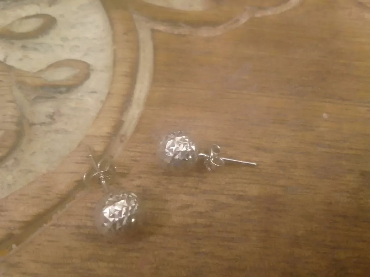 9ct white gold diamond cut ball stud earrings new - Image 4