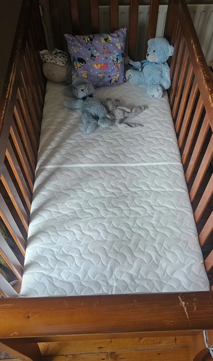 Slay Cot and dresser  two pice - Image 2