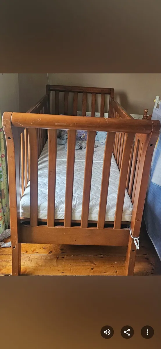 Slay Cot and dresser  two pice - Image 3