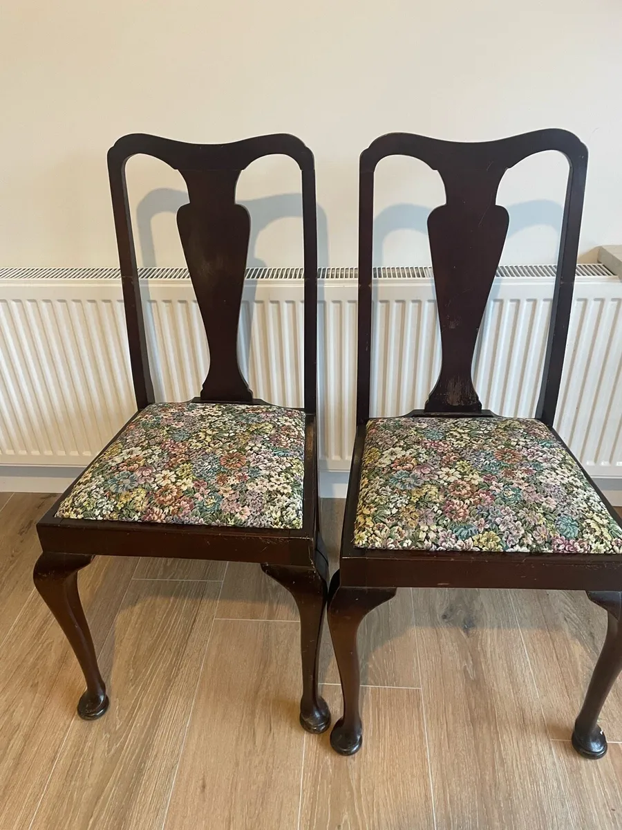 Dinner table and chairs - Image 1