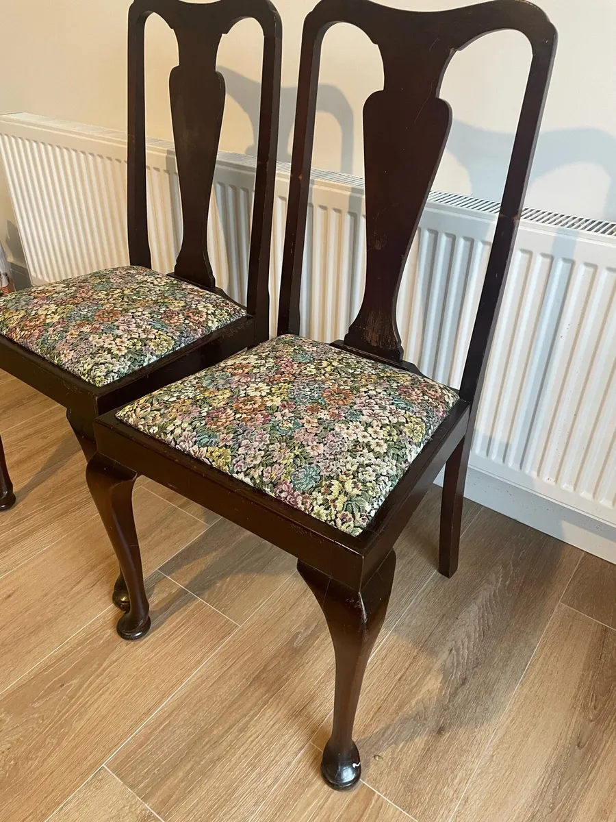 Dinner table and chairs - Image 2