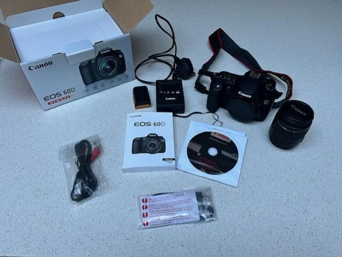 Canon EOS 60D Camera Bundle - Image 2