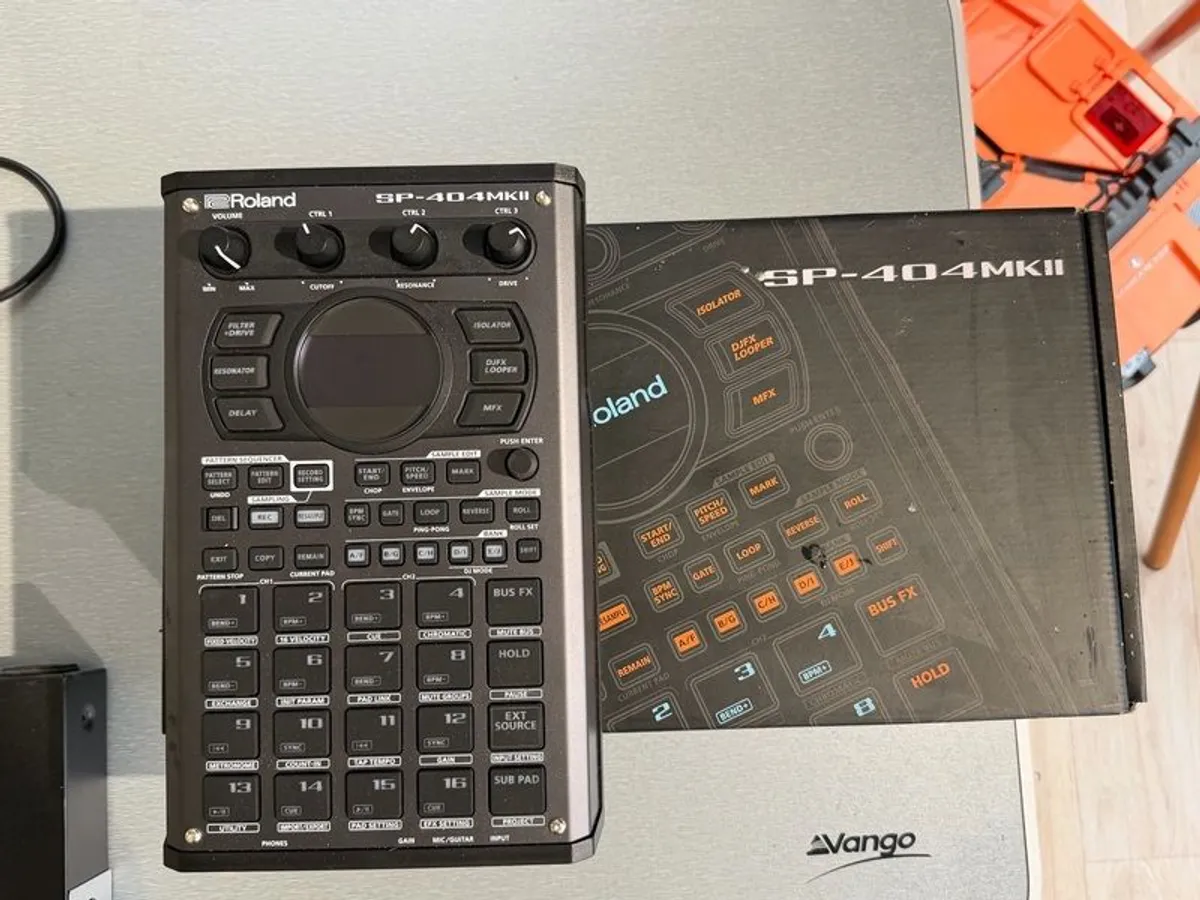 Roland SP 404 M2 - Image 2