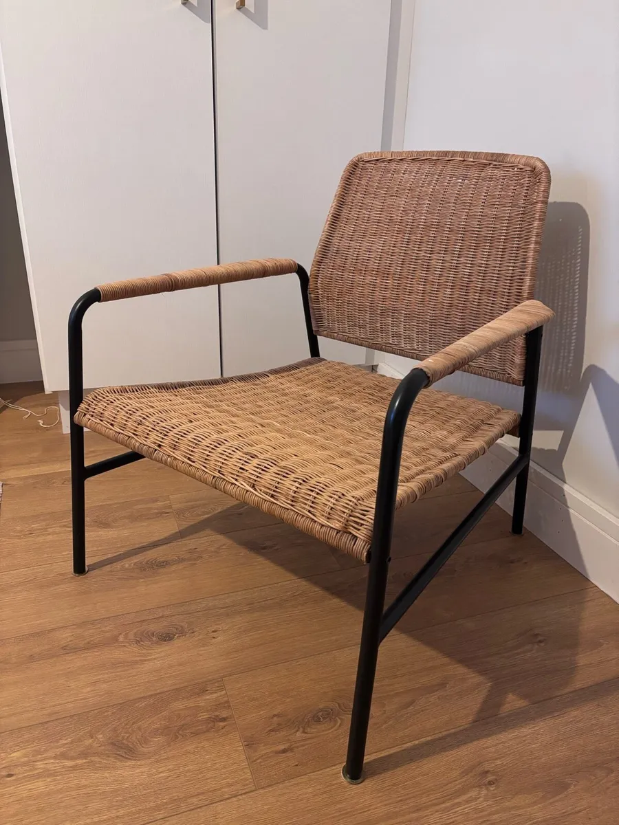 Wicker arm chair - Image 1