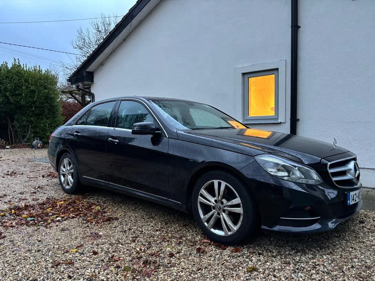 MERCEDES BENZ E SERIES 220 BLUETEC - Image 2