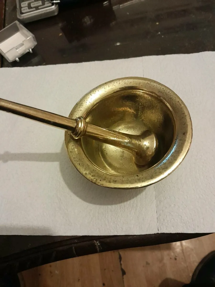 19ct brass apothecary mortar and pestal - Image 1