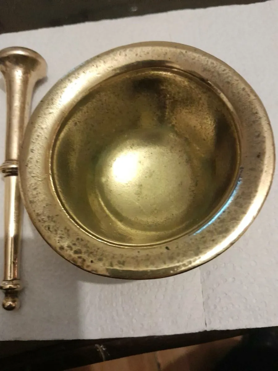 19ct brass apothecary mortar and pestal - Image 3