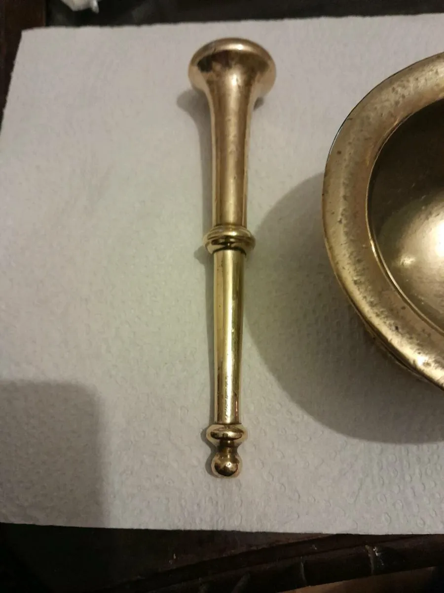19ct brass apothecary mortar and pestal - Image 4
