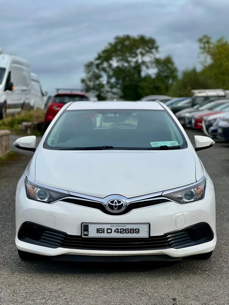 Toyota Auris 2016 Van - Image 2