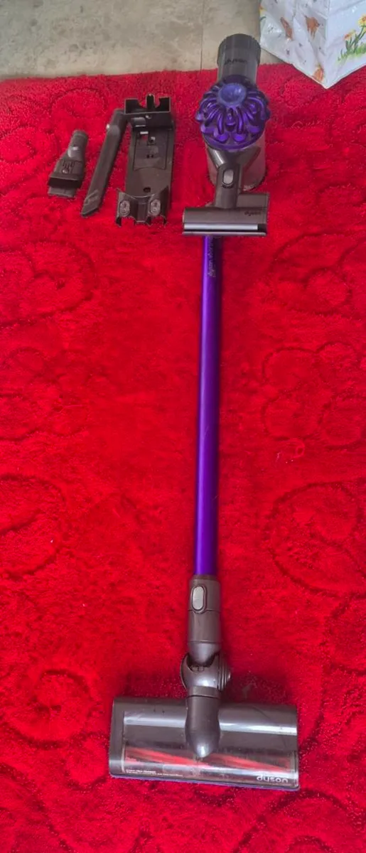 CORDLESS DYSON V6 VACUUM  VERY GOOD POWER AND VERY - Image 3