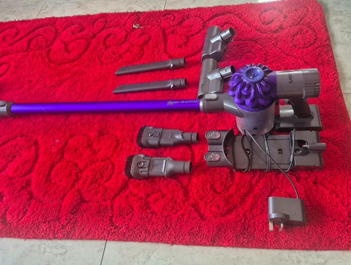 CORDLESS DYSON V6 VACUUM  VERY GOOD POWER AND VERY - Image 2