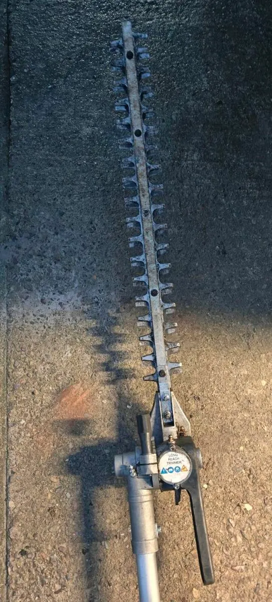 Kawasaki long reach hedge trimmer - Image 2