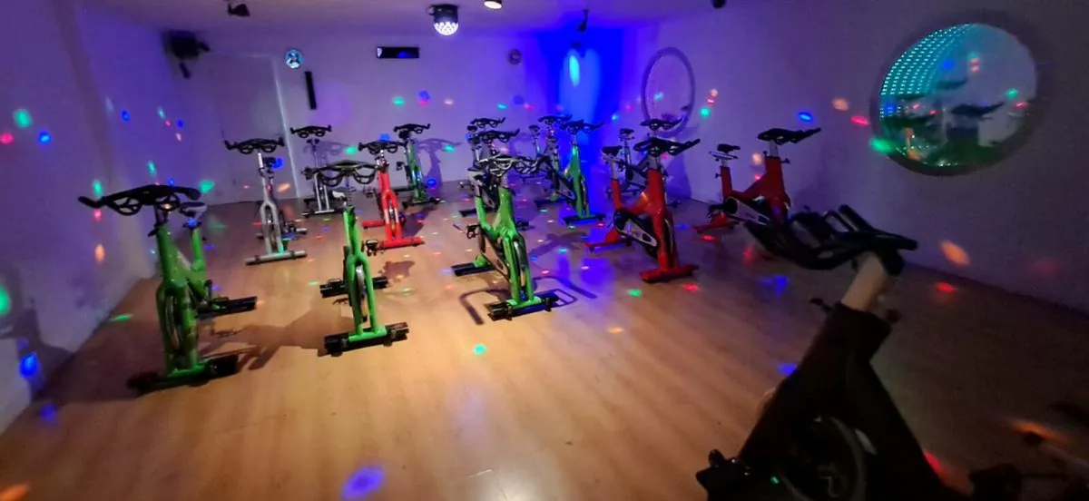 Spinning studio, equipment - Image 1