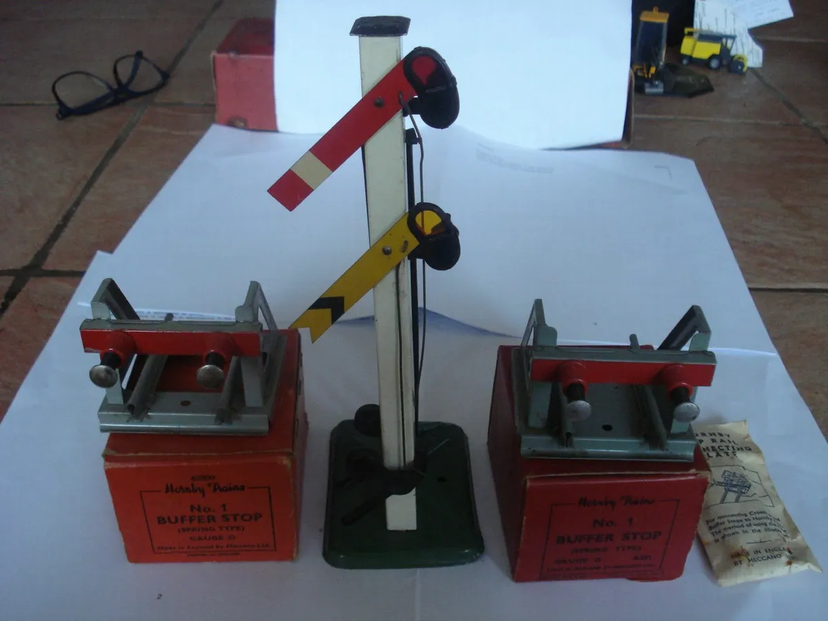 HORNBY O GAUGE TRAIN PARTS BY MECCANO. - Image 1