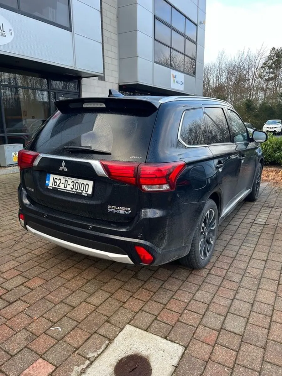 2016 Mitsubishi Outlander GX5hs PHEV top of Range - Image 2