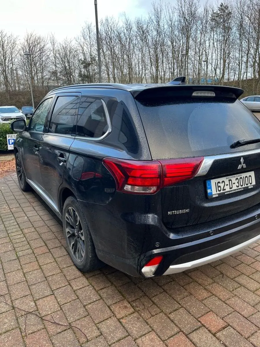 2016 Mitsubishi Outlander GX5hs PHEV top of Range - Image 3