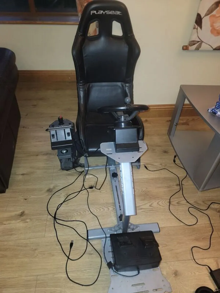 playseat and steering - Image 1