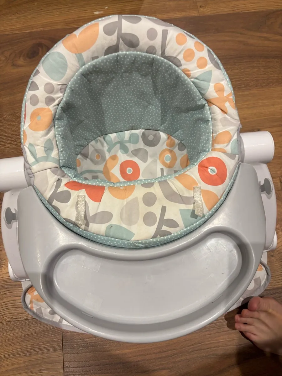 Fisher-Price Portable Baby Chair with Tray - Image 4