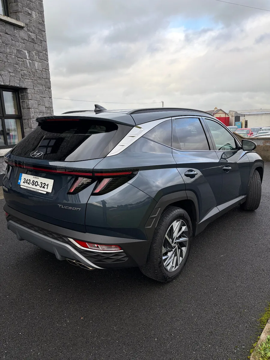 Hyundai Tucson 2WD Executive Plus - Image 4