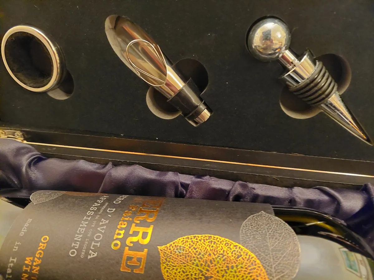 Wine box and accessories - Image 3