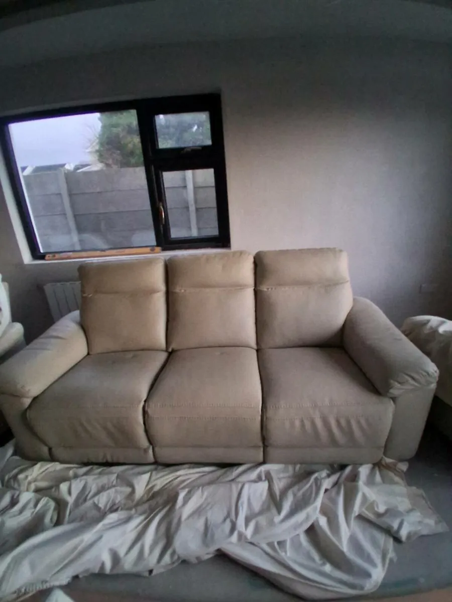 Sofa and 2 armchair's - Image 1