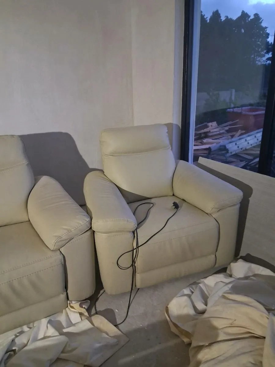 Sofa and 2 armchair's - Image 4