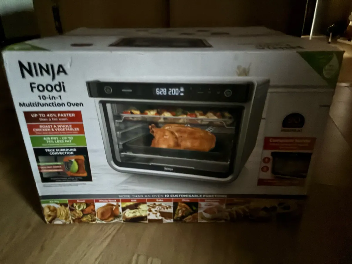 Ninja 10 in 1 air fryer/ oven - Image 1