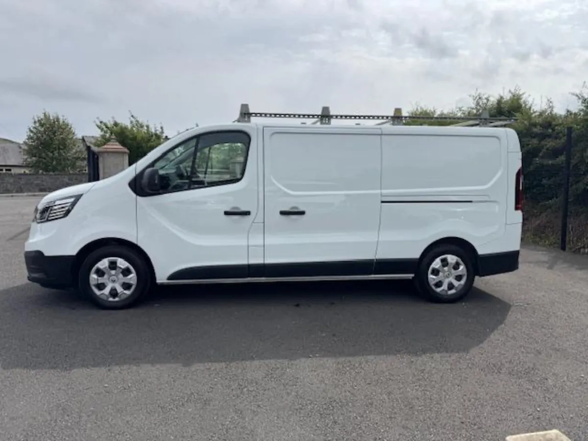 Renault Trafic Advance - One owner from New - Image 4
