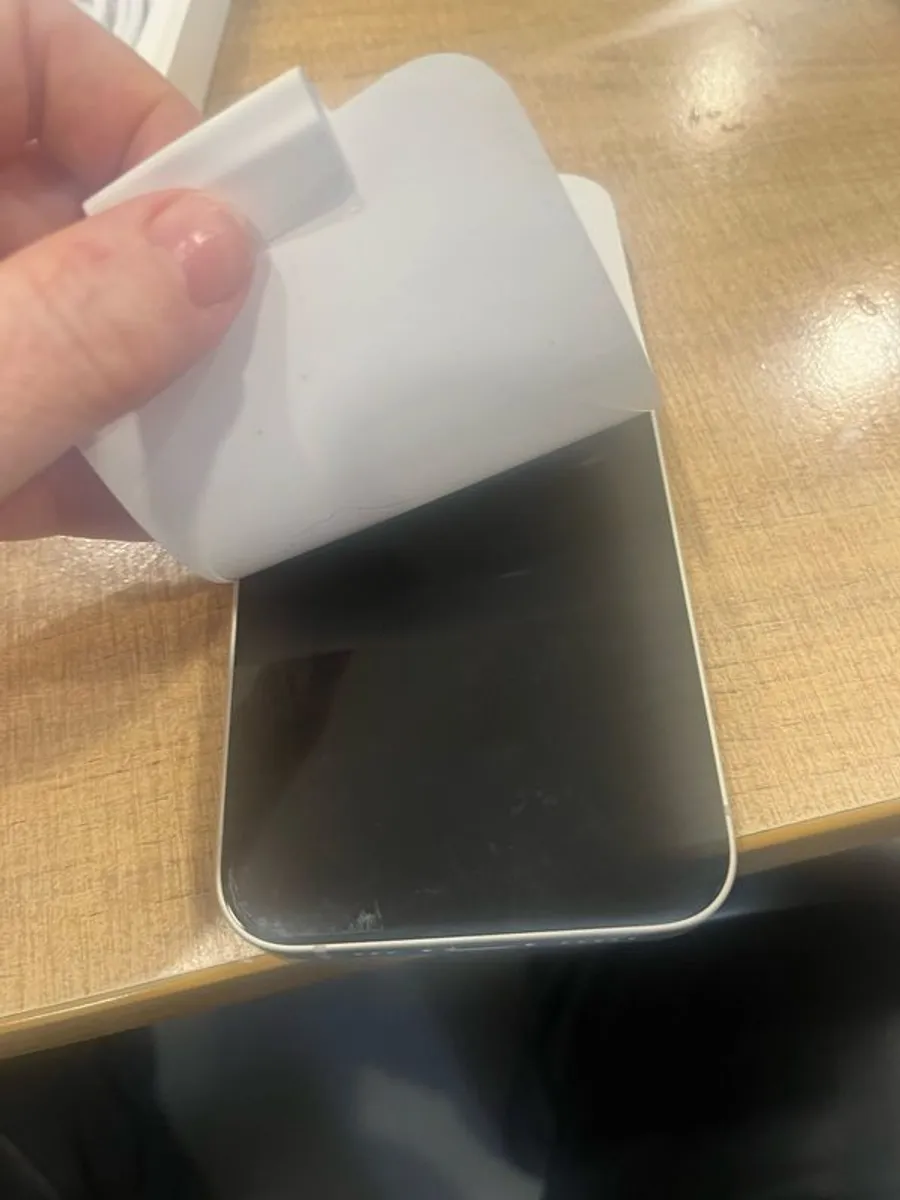 Iphone 16 - Image 2