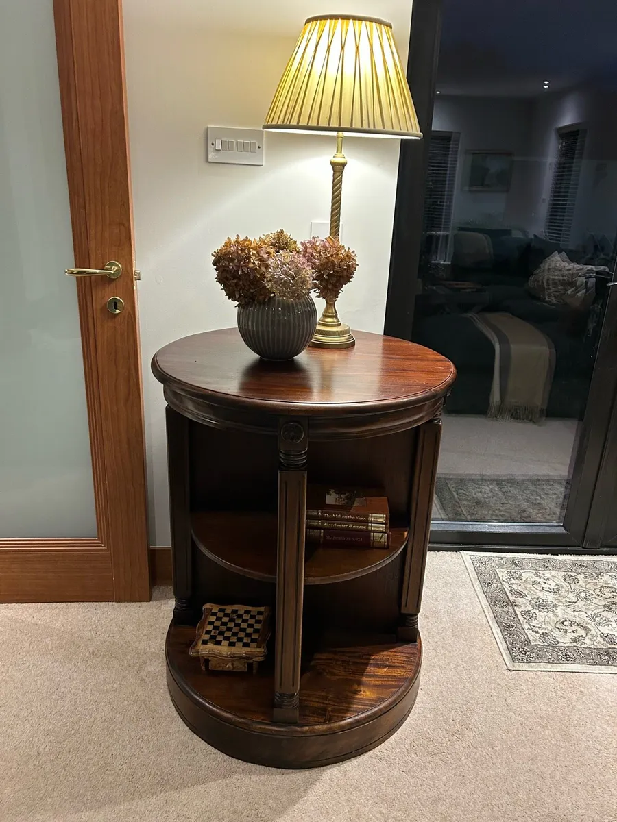 2 side tables/drink cabinets