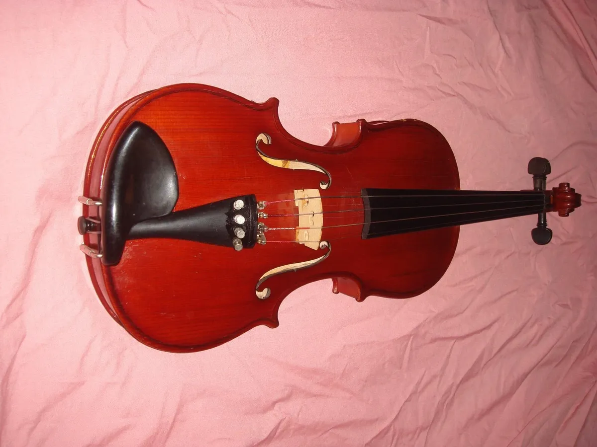 Viola -IMPRESSVE tone, key.YAMAHA Berghaus jacket - Image 1