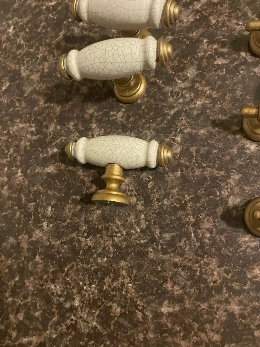 Kitchen unit/cabinets handles - Image 3