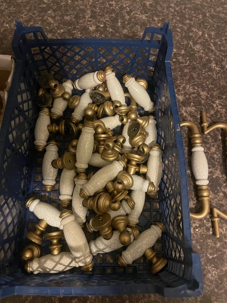 Kitchen unit/cabinets handles - Image 4