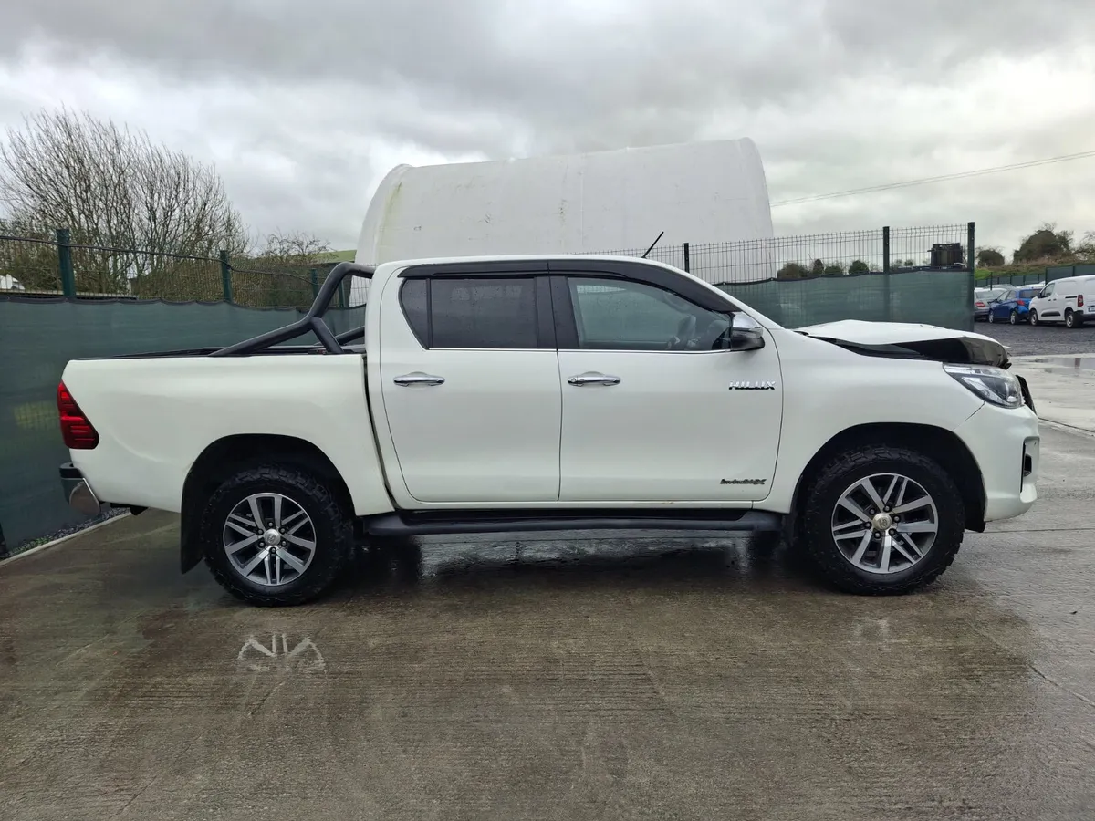 2019 Toyota Hilux InvincibleX Automatic - Image 3