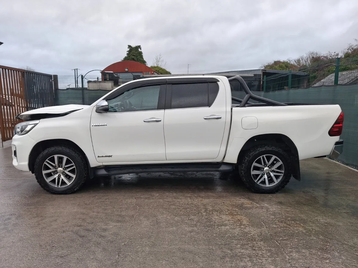 2019 Toyota Hilux InvincibleX Automatic - Image 4
