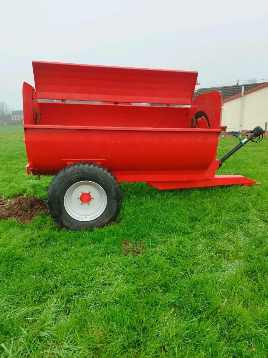 Belmac 7.5 cubic ft Side spreader - Image 1