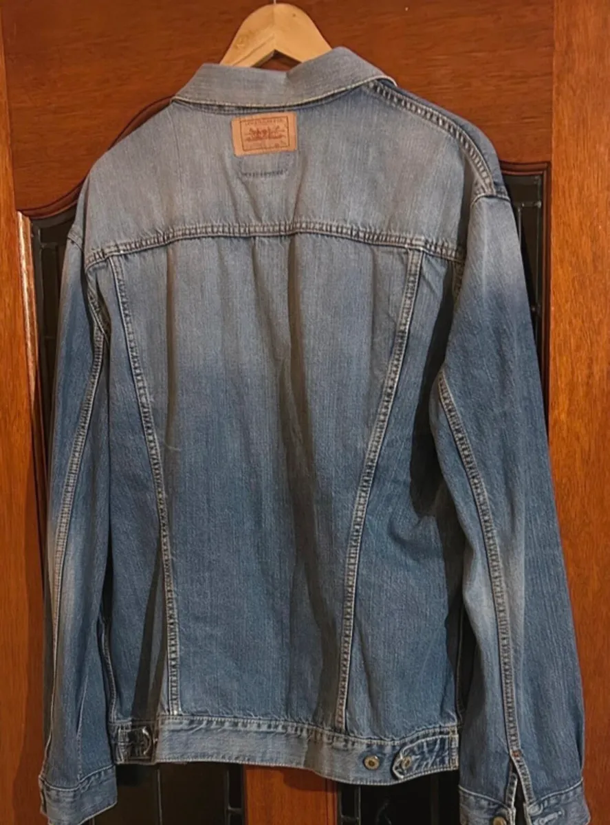 Men’s Levi’s denim jacket - Image 4