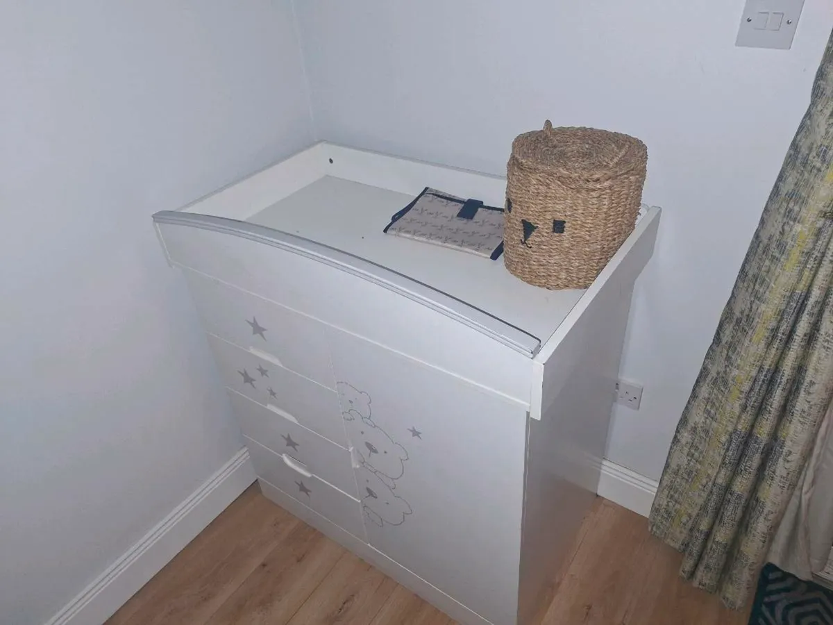 Sleigh cot and changing table - Image 2