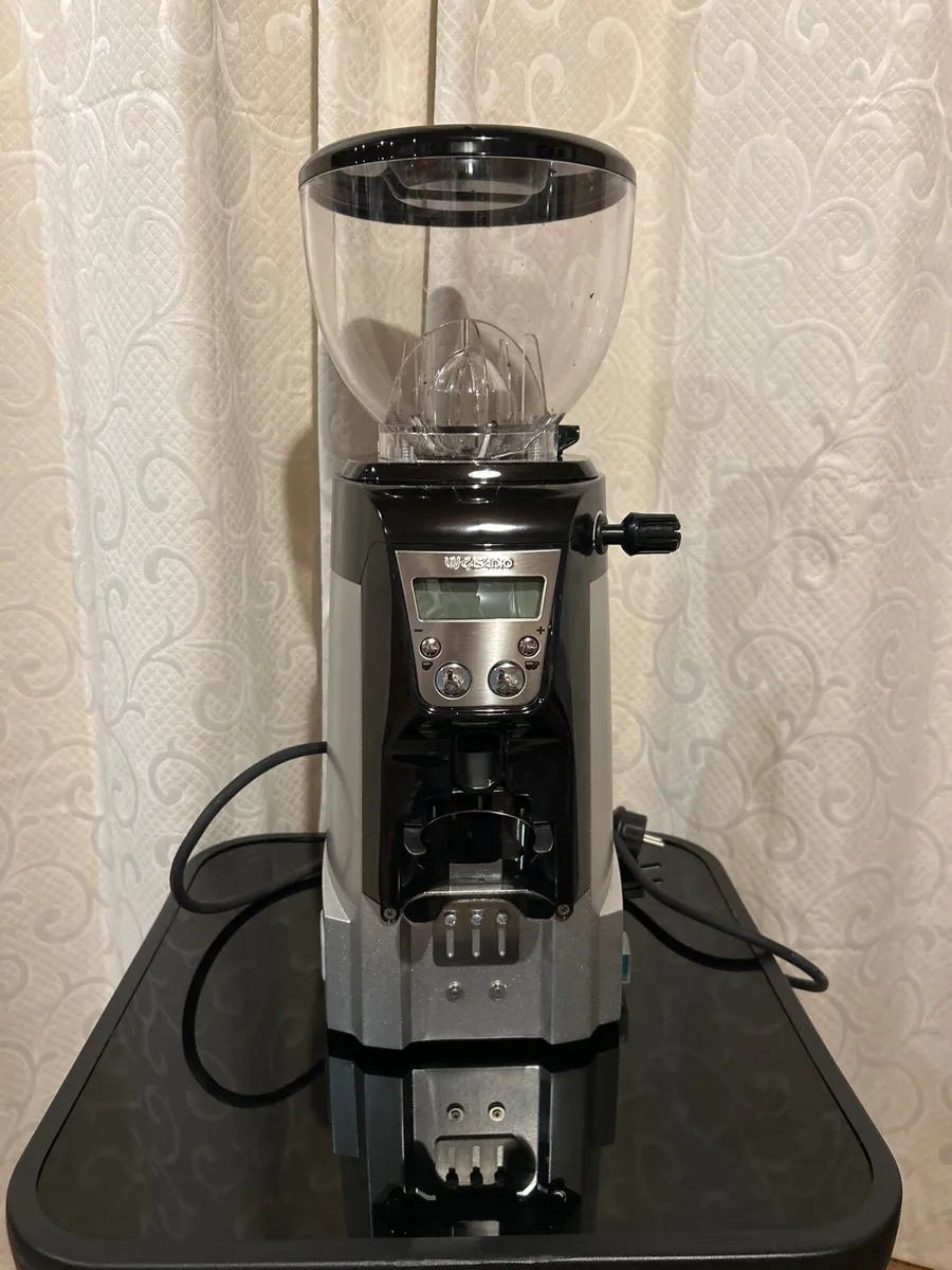 Coffee Machine, Coffee Grinder and Coffee Cups - Image 2