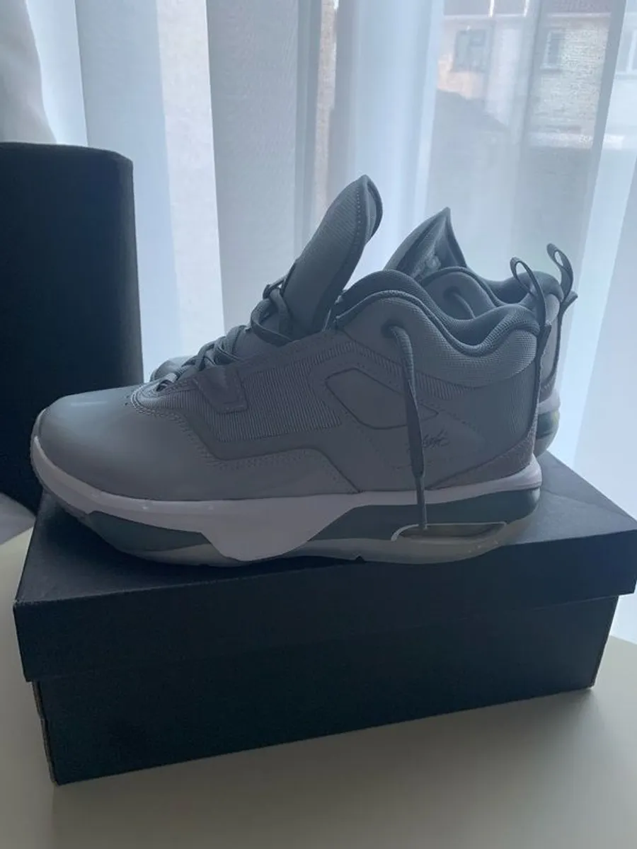 sport shoes - Image 1